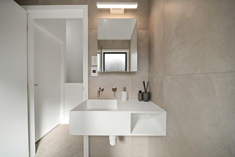 Photo of property in 1/11 Courtenay Place, Te Aro, Wellington, 6011