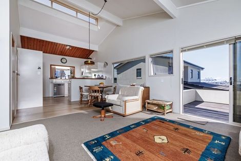 Photo of property in 61b Stanley Road, Stanley Point, Auckland, 0624