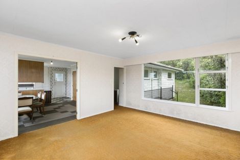 Photo of property in 39 Turville Crescent, Newlands, Wellington, 6037