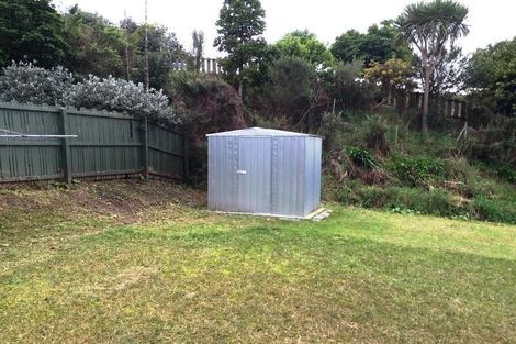 Photo of property in 89 Totaravale Drive, Totara Vale, Auckland, 0629