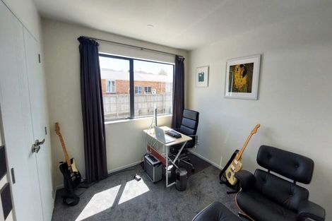 Photo of property in 8/10 Rimu Street, New Lynn, Auckland, 0600