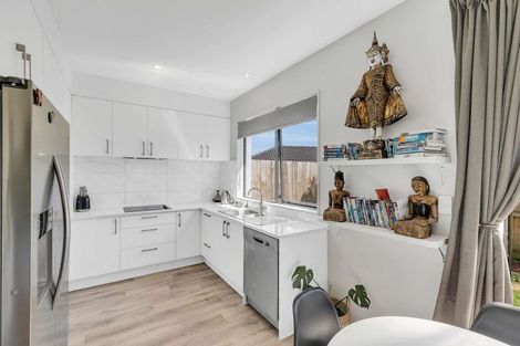 Photo of property in 9/60 Kelman Road, Kelston, Auckland, 0602