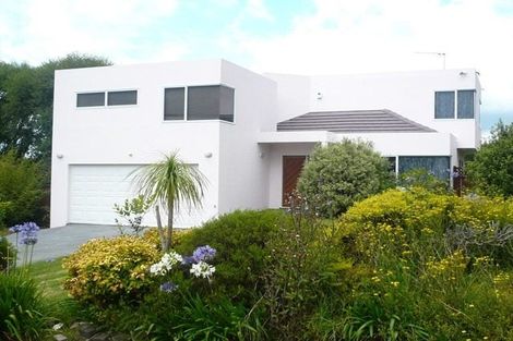Photo of property in 60 Lagoon Way, West Harbour, Auckland, 0618