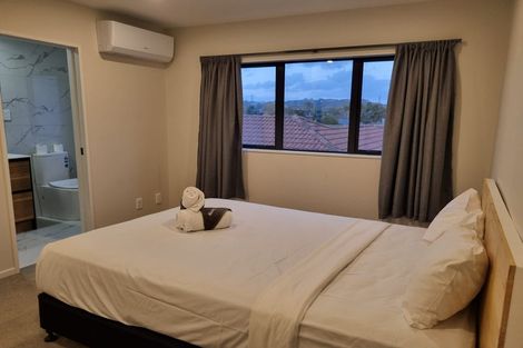 Photo of property in 49b Riverton Drive, Randwick Park, Auckland, 2105