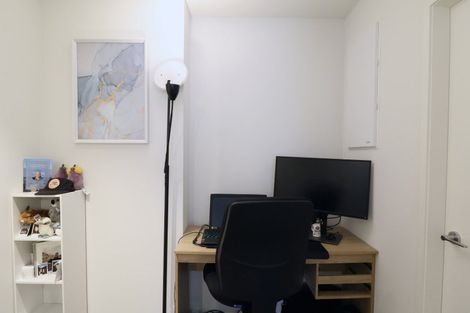 Photo of property in 25 Jean Caldwell Way, Island Bay, Wellington, 6023