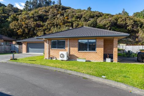Photo of property in 25 Aragon Grove, Kingsley Heights, Upper Hutt, 5018