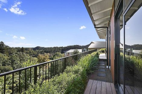 Photo of property in 17 Manurau Crescent, Merrilands, New Plymouth, 4312