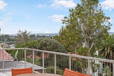 Photo of property in 17 Marcel Place, Glenfield, Auckland, 0629