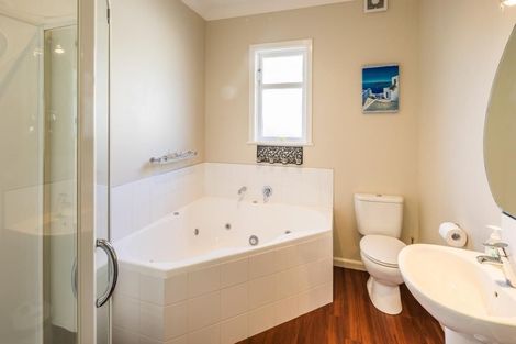 Photo of property in 41 Saint Ronans Avenue, Waterloo, Lower Hutt, 5011