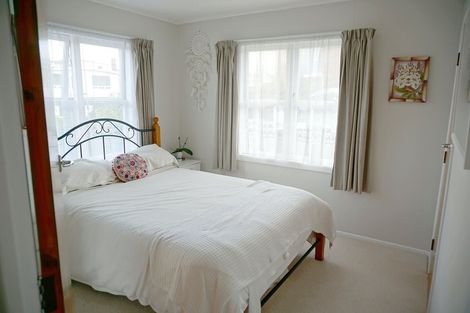 Photo of property in 1/18 Fowler Street, Northcote, Auckland, 0627