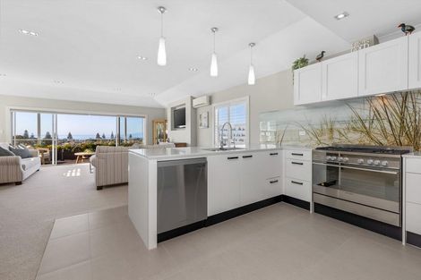 Photo of property in 18 Panorama Heights, Orewa, 0931