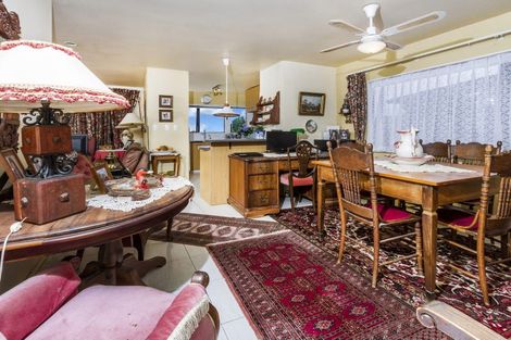 Photo of property in 850 East Coast Road, Oteha, Auckland, 0630