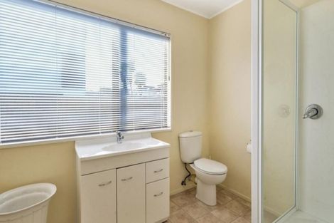 Photo of property in 2/20 Takutai Avenue, Bucklands Beach, Auckland, 2012