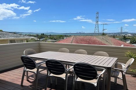 Photo of property in 3a Wakeling Avenue, Te Atatu South, Auckland, 0610