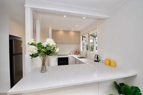 Photo of property in 1/17 Athena Drive, Totara Vale, Auckland, 0629