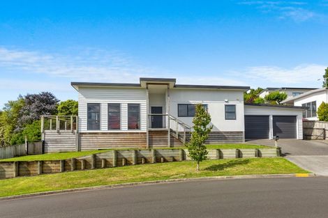 Photo of property in 17 Rochfort Crescent, Pyes Pa, Tauranga, 3112