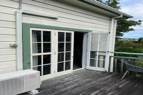 Photo of property in 135 Kelburn Parade, Kelburn, Wellington, 6012