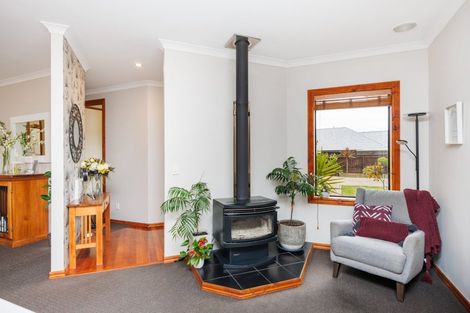 Photo of property in 7 Alpine Grove, Kelvin Grove, Palmerston North, 4414
