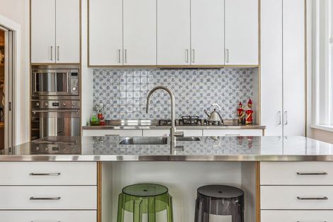 Photo of property in 19 Lower North Terrace, Kelburn, Wellington, 6012