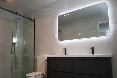 Photo of property in 8 Newport Place, Forrest Hill, Auckland, 0620