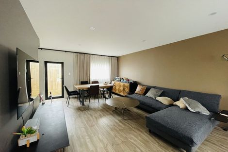 Photo of property in 6 Korama Lane, New Lynn, Auckland, 0600