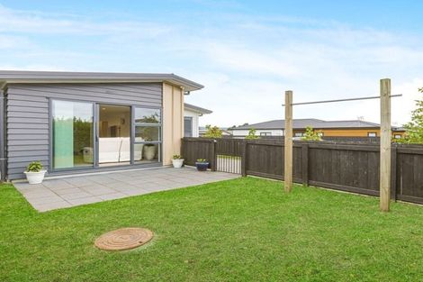 Photo of property in 42 Liberation Road, Papakura, 2110