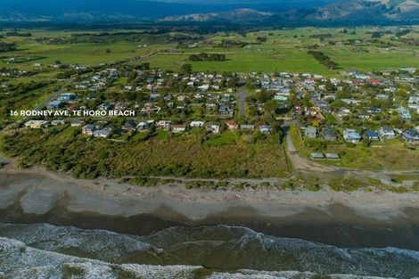 Photo of property in 16 Rodney Avenue, Te Horo Beach, Otaki, 5581
