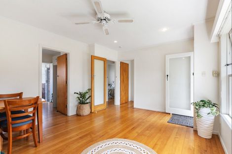 Photo of property in 2/21 Evelyn Place, Hillcrest, Auckland, 0627