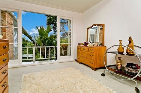 Photo of property in 255 Glenfield Road, Hillcrest, Auckland, 0627