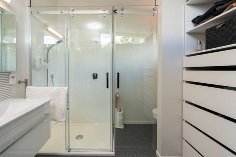 Photo of property in 15 Rangitane Street, Maupuia, Wellington, 6022