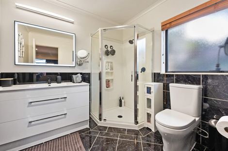 Photo of property in 4 Blue Heron Rise, Stanmore Bay, Whangaparaoa, 0932