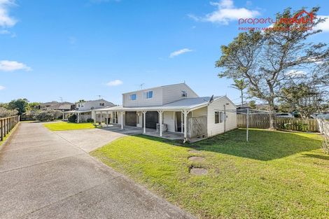 Photo of property in 49 Bay Street, Red Beach, 0932