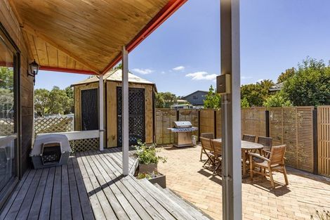 Photo of property in 14 Muscat Place, Henderson, Auckland, 0612