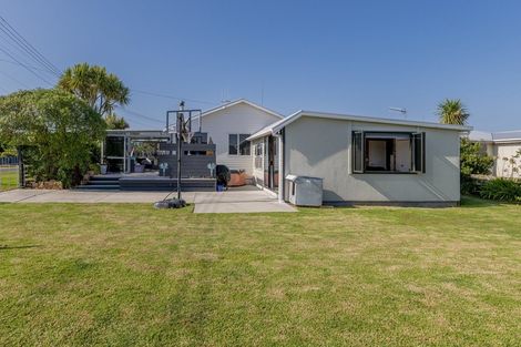 Photo of property in 8 Linklater Avenue, Foxton Beach, Foxton, 4815