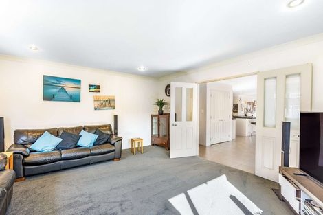 Photo of property in 5 Ernest Shackleton Place, Waiuku, 2123