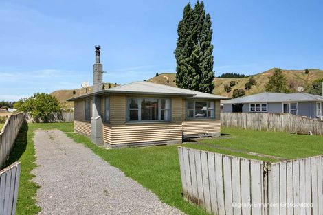 Photo of property in 10 Currie Street, Te Karaka, 4022