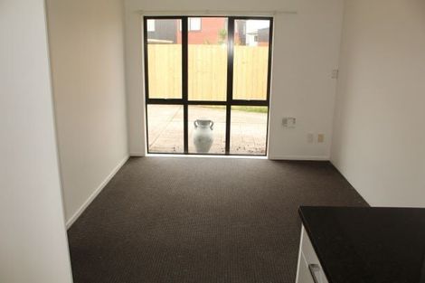 Photo of property in 10 Hill Crescent, New Lynn, Auckland, 0600