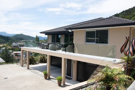 Photo of property in 26 Russell Street, Picton, 7220
