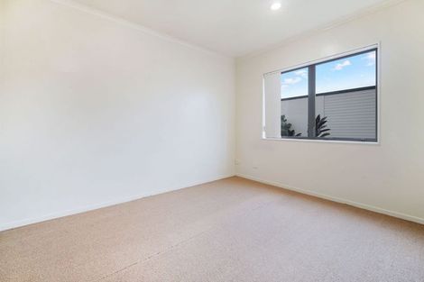 Photo of property in 2/17 Harbour View Road, Te Atatu Peninsula, Auckland, 0610