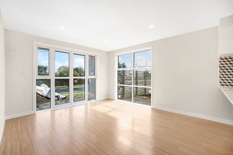 Photo of property in 28 Aeronautic Road, Takanini, 2112