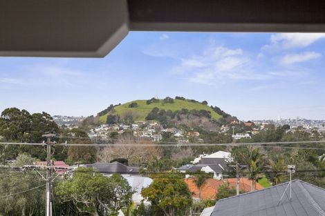 Photo of property in 1 Wicklow Road, Narrow Neck, Auckland, 0622