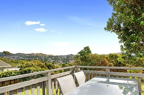 Photo of property in 102 Stewart Drive, Newlands, Wellington, 6037