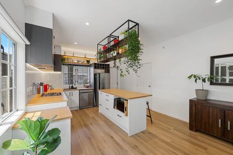 Photo of property in 16 Mulvaney Crescent, Henderson, Auckland, 0612