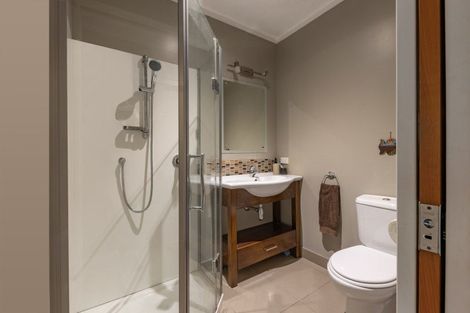 Photo of property in 33 Glenesk Road, Piha, New Lynn, 0772