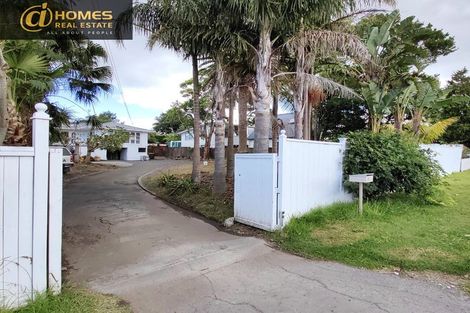 Photo of property in 35 Schnapper Rock Road, Greenhithe, Auckland, 0632