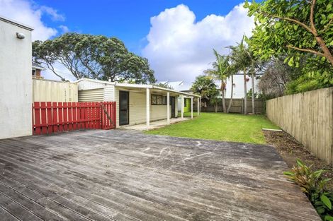 Photo of property in 15 Westwell Road, Belmont, Auckland, 0622