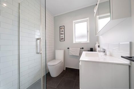 Photo of property in 2 Riserra Drive, Ranui, Auckland, 0612