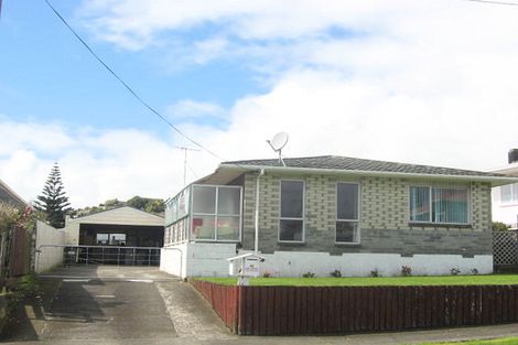 Photo of property in 18 Rospeath Crescent, Spotswood, New Plymouth, 4310