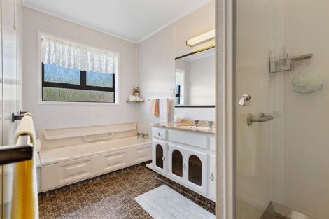 Photo of property in 14 Poplar Grove, Whalers Gate, New Plymouth, 4310