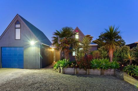 Photo of property in 29 Eruini Street, Waikanae Beach, Waikanae, 5036